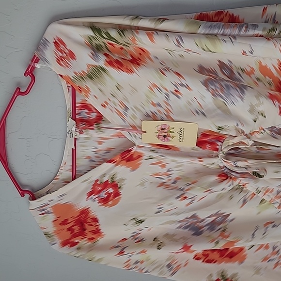 Floral Blouse - Picture 4 of 4